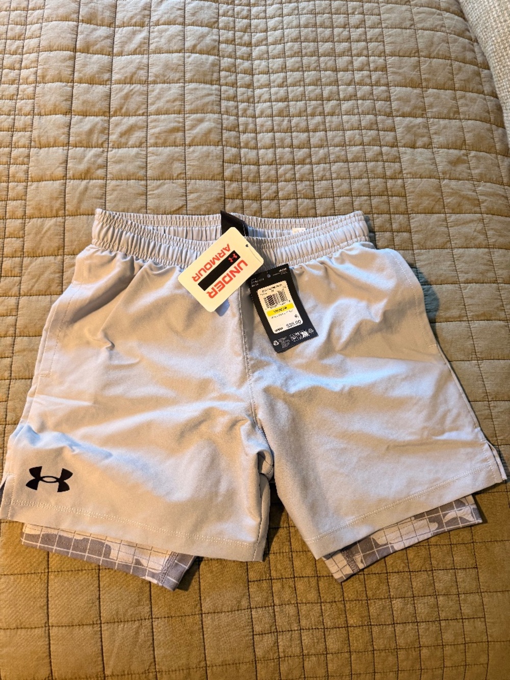 New Under Armour Boys Grey Athletic Shorts with lining Youth-M